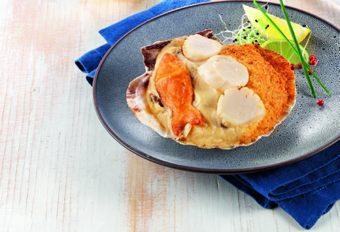 L’EXCELLENTE COQUILLE SAINT-JACQUES* À LA NORMANDE