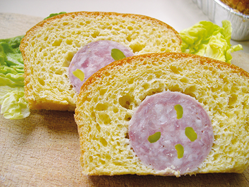 SAUCISSON BRIOCHÉ PISTACHÉ