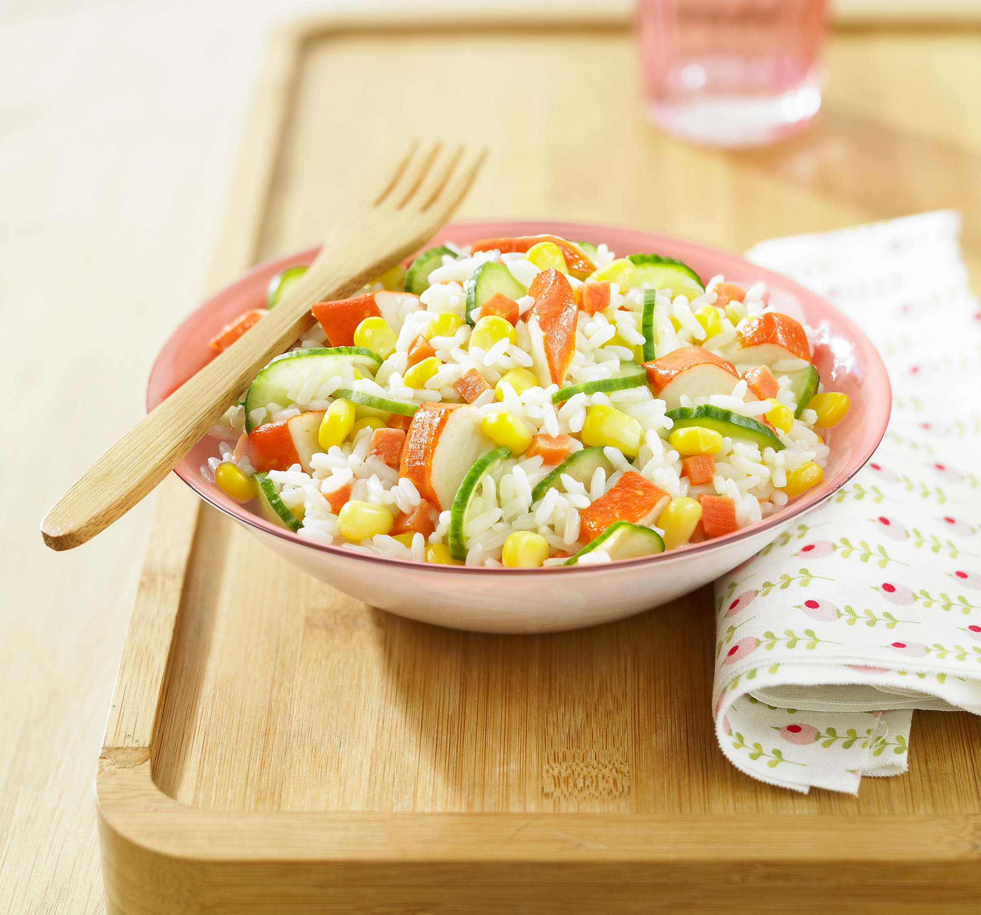 Salade de riz cuit, petits légumes et surimi "QUALITE TRAITEUR"