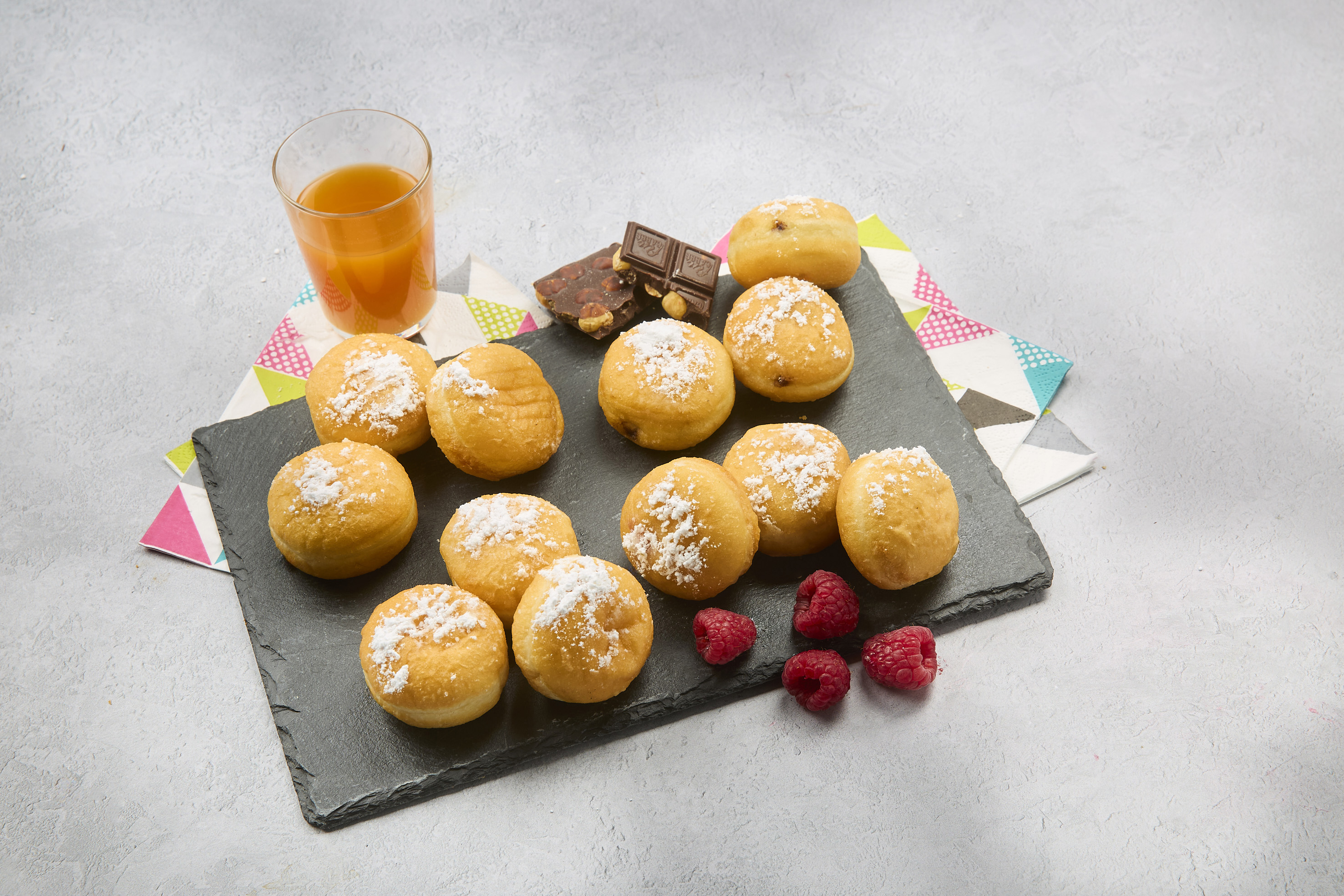 8 MINI BEIGNETS FOURRÉS
FRUITS ROUGES OU CHOCOLAT
NOISETTE OU POMME