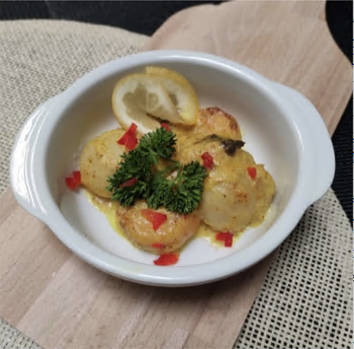 VELOUTÉ DE ST-JACQUES* ET CREVETTES AU CURRY