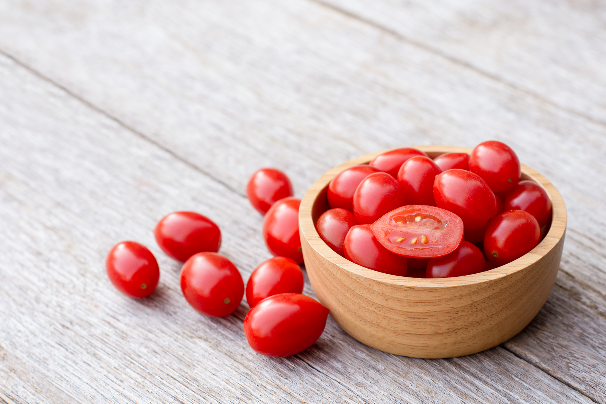 Tomate cerise allongée