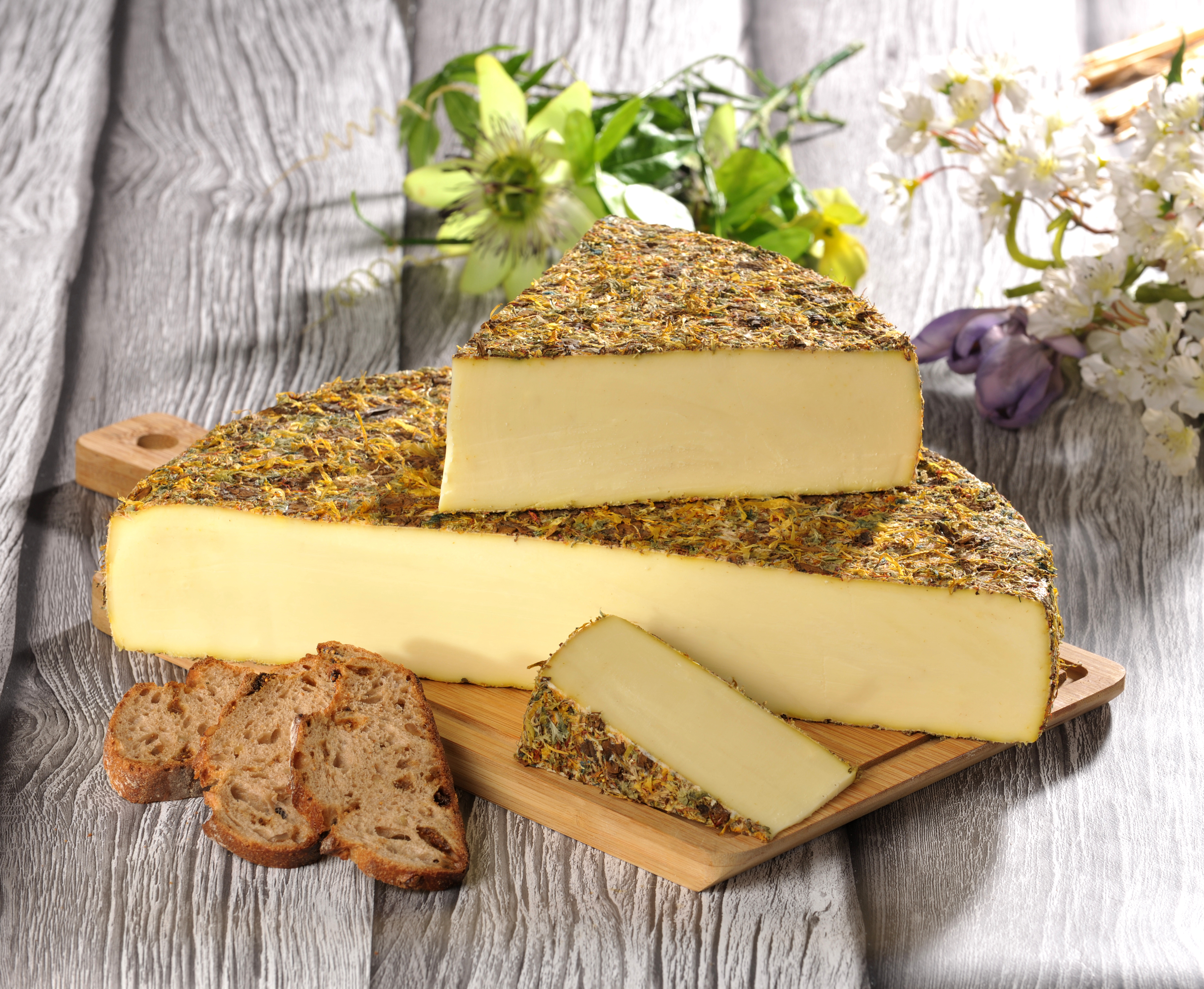 TOMME PASTEURISÉ AUX FLEURS 28% MAT.GR.