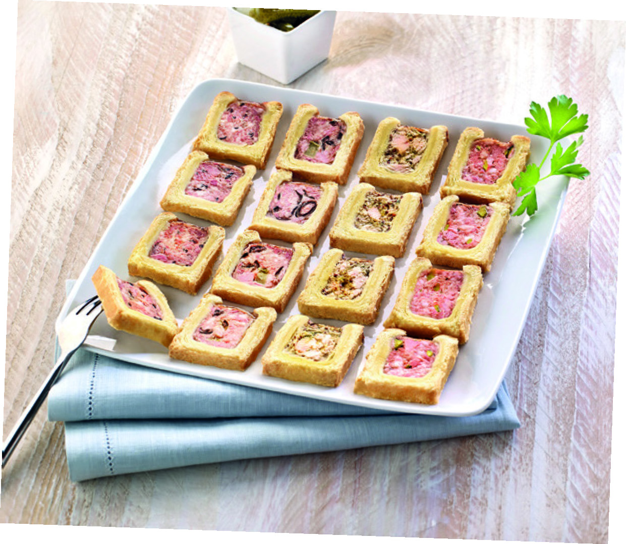 ASSORTIMENT DE 16 PÂTÉS EN CROÛTE COCKTAIL