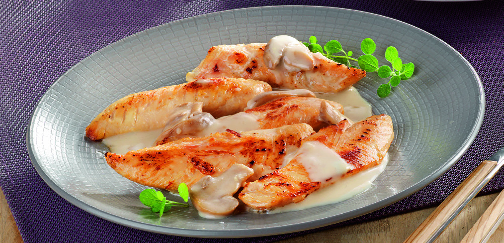 AIGUILLETTES DE POULET À LA NORMANDE