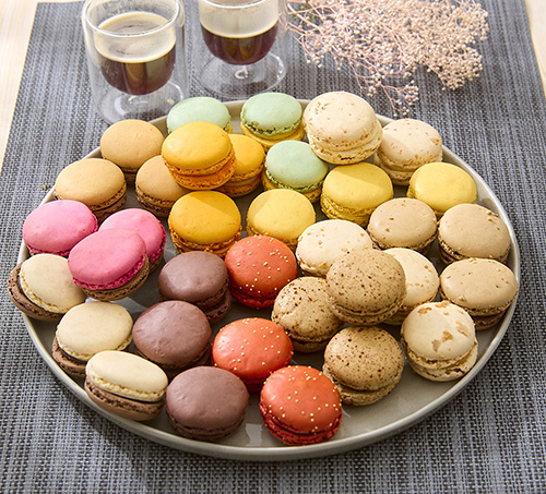 12 MACARONS