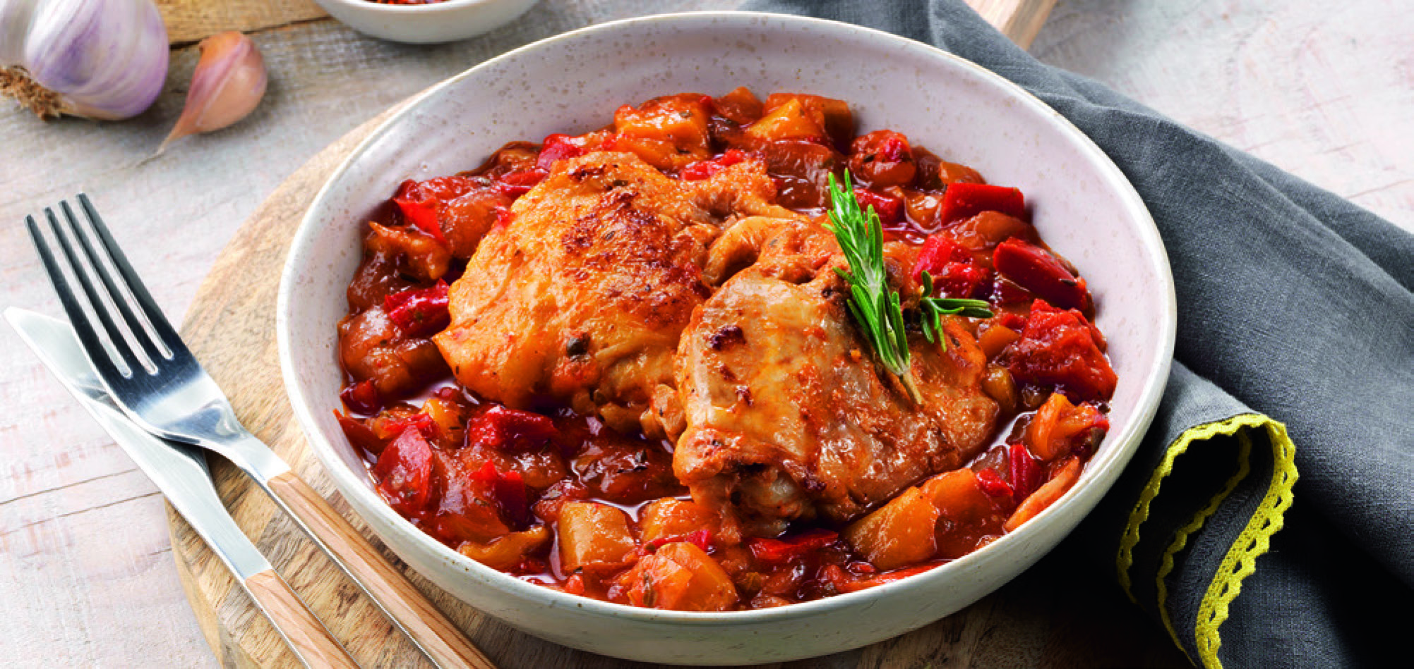 POULET BASQUAISE AU PIMENT D’ESPELETTE