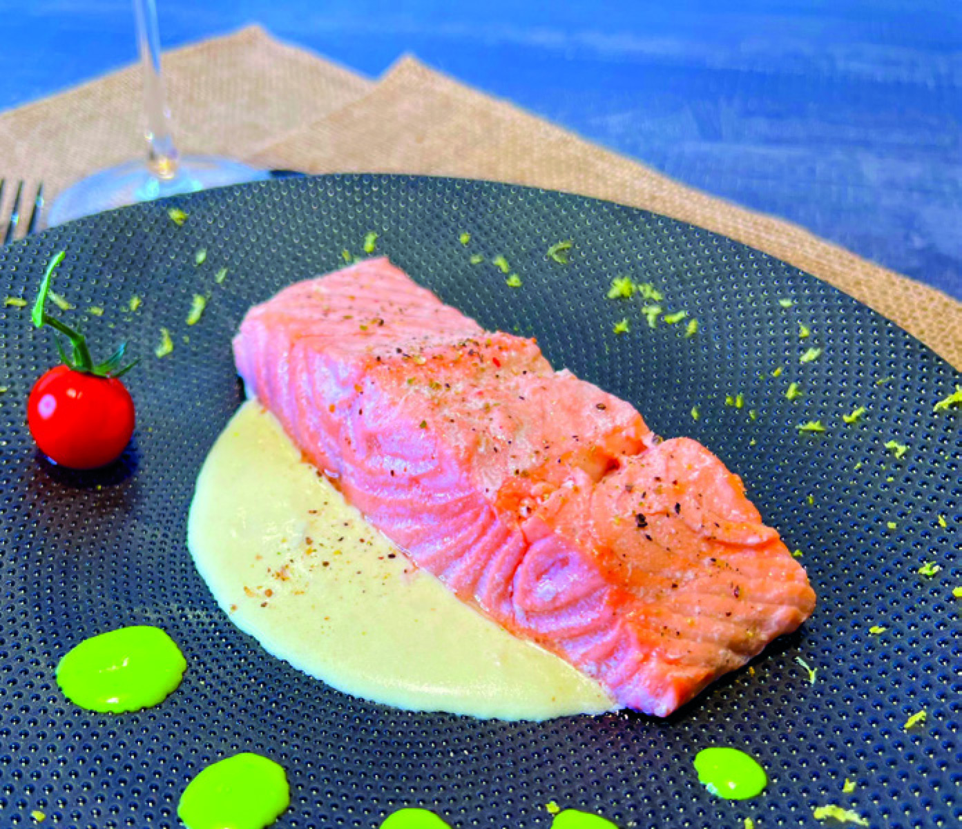 PAVÉ DE SAUMON SAUCE BEURRE BLANC