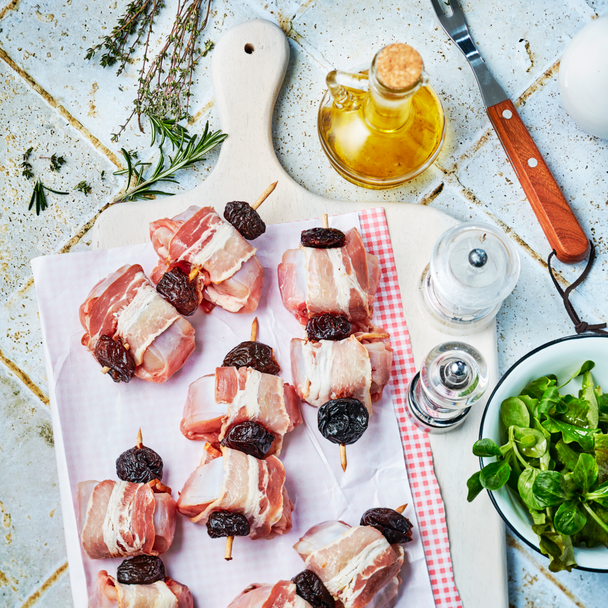 Brochettes de râbles de lapin désossés aux pruneaux ou à la provençale
"LOEUL ET PIRIOT"