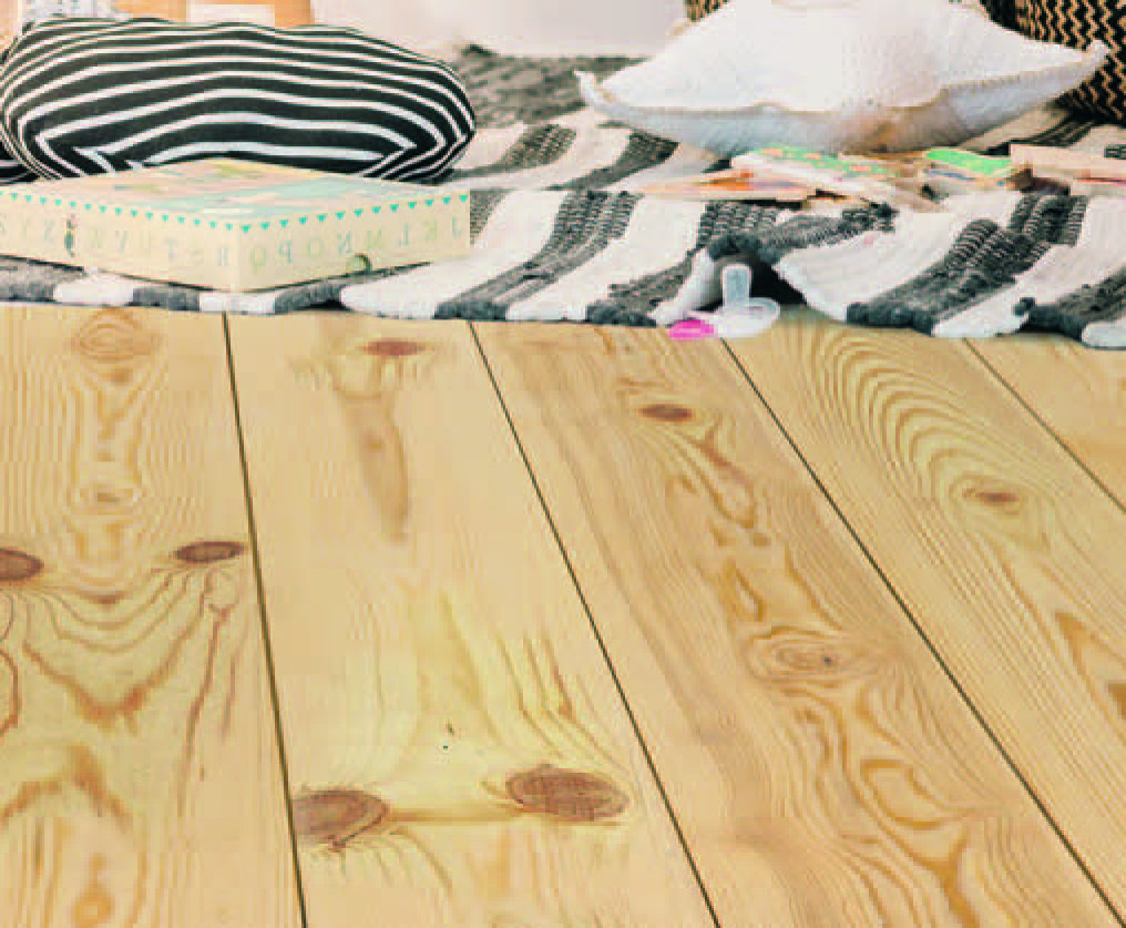 PLANCHER PIN NOUEUX À CLOUER