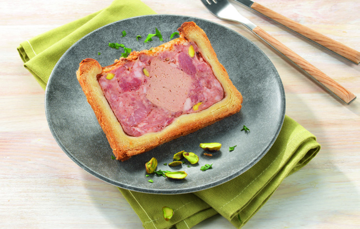 PÂTÉ EN CROUTE RICHELIEU PISTACHE ET MOUSSE DE CANARD