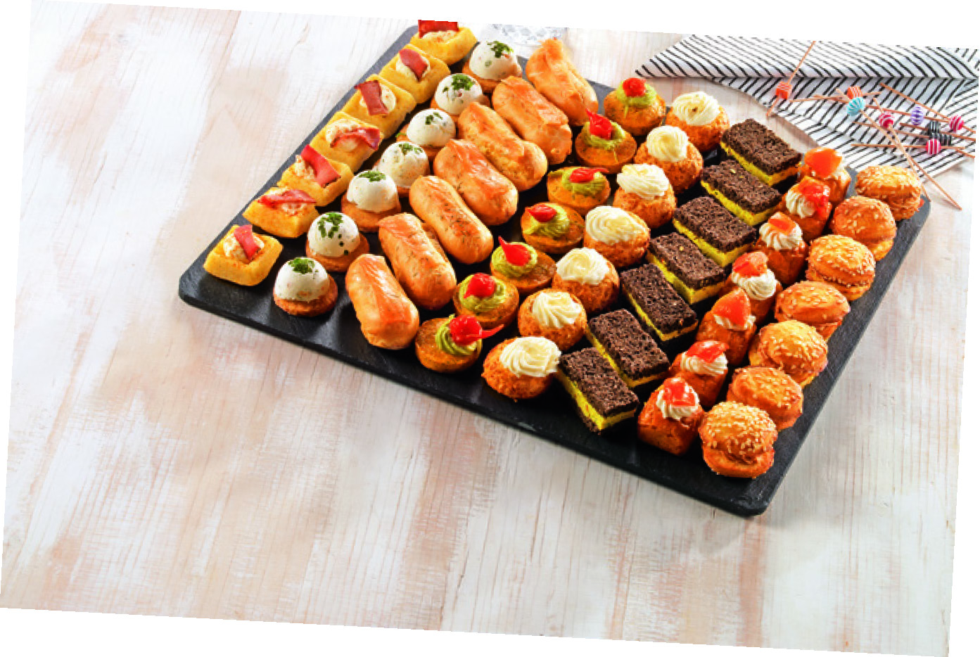 56 CANAPÉS COCKTAIL(1)