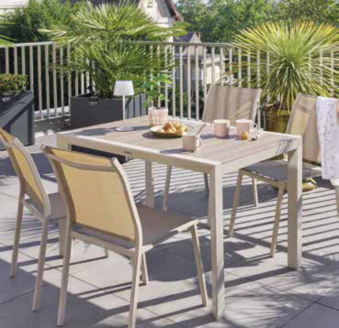 Chaise empilable ESSENTIA