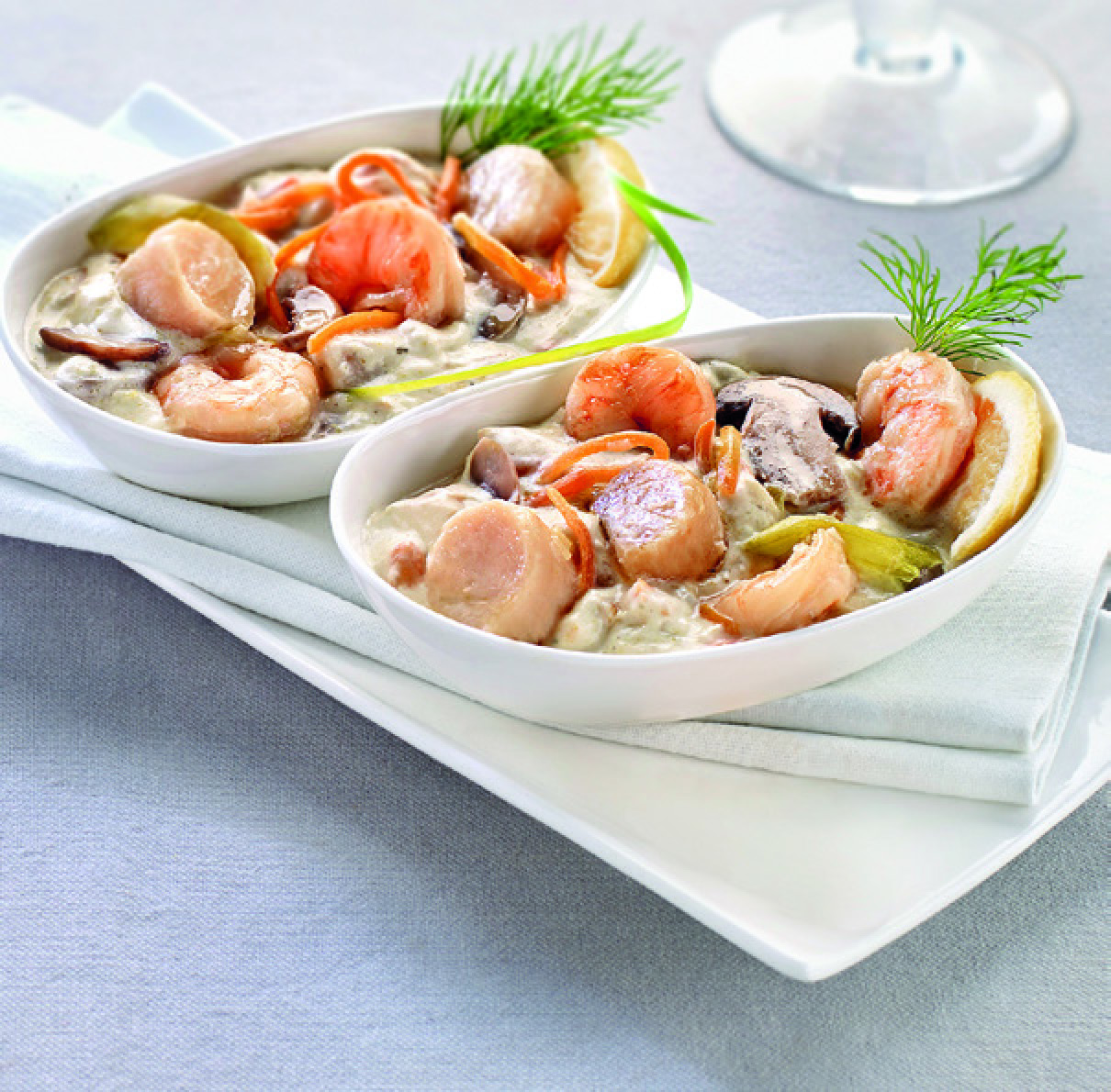 NOIX DE ST-JACQUES* AUX PETITS LÉGUMES ET SES GAMBAS