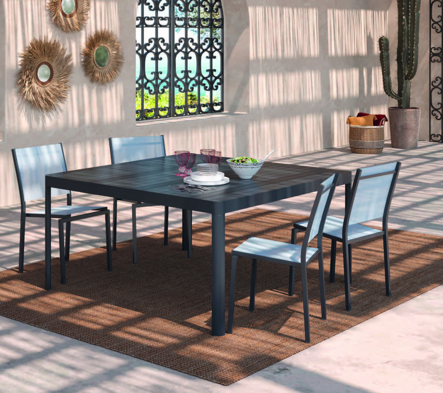 TABLE EXTENSIBLE CARRÉE